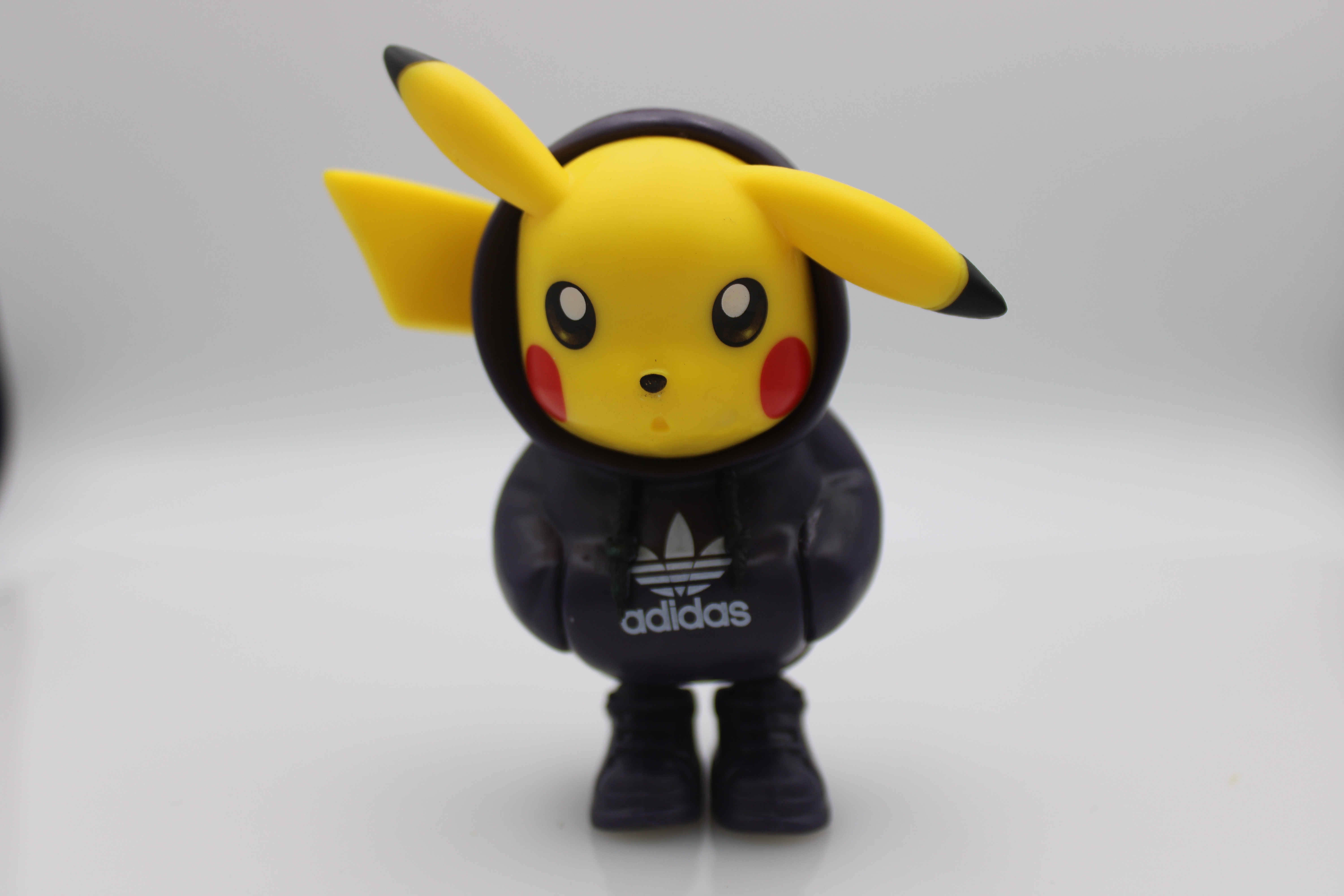 Figurine Pokémon - Pikachu Adidas