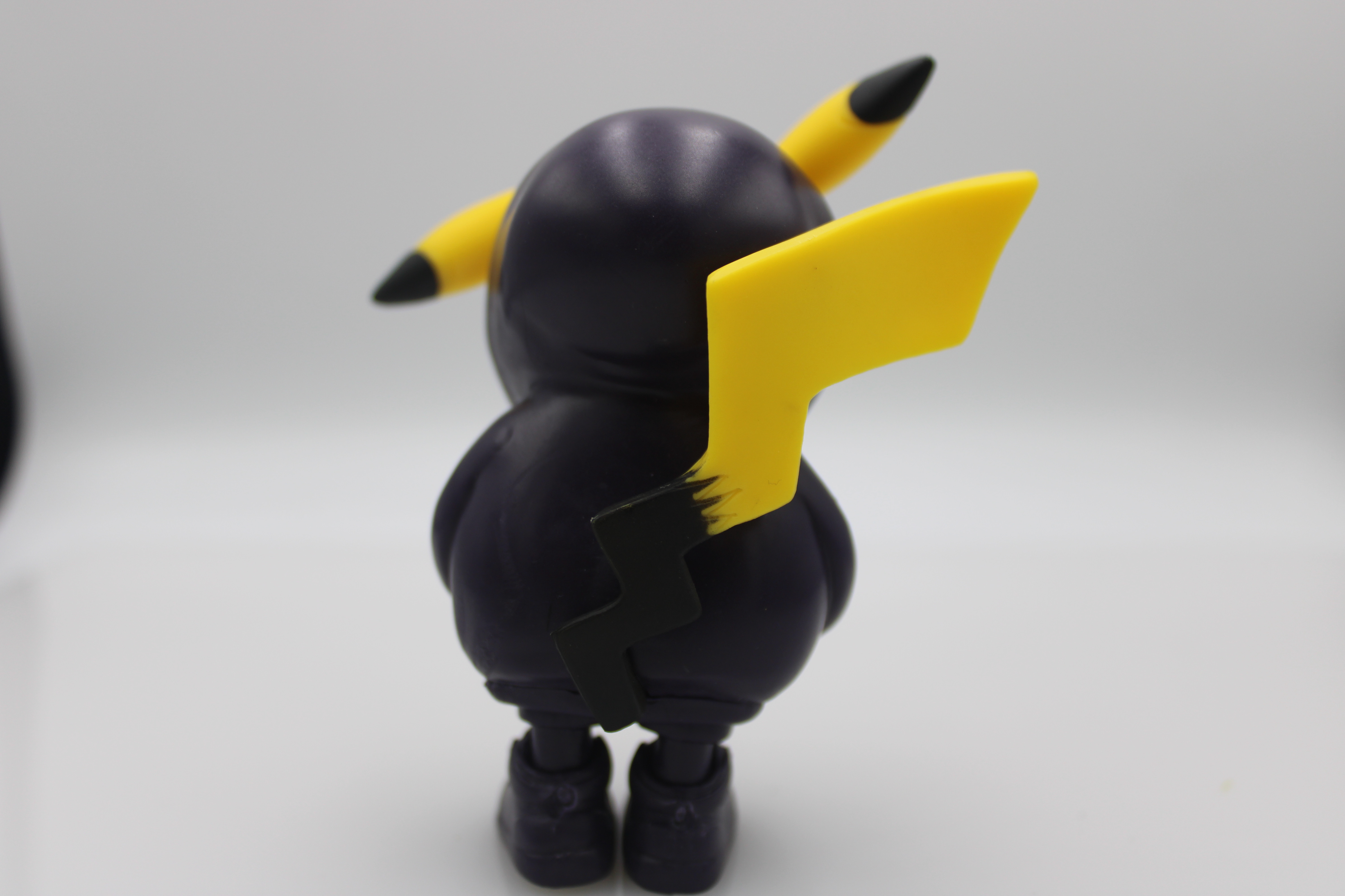 Figurine Pokémon - Pikachu Adidas