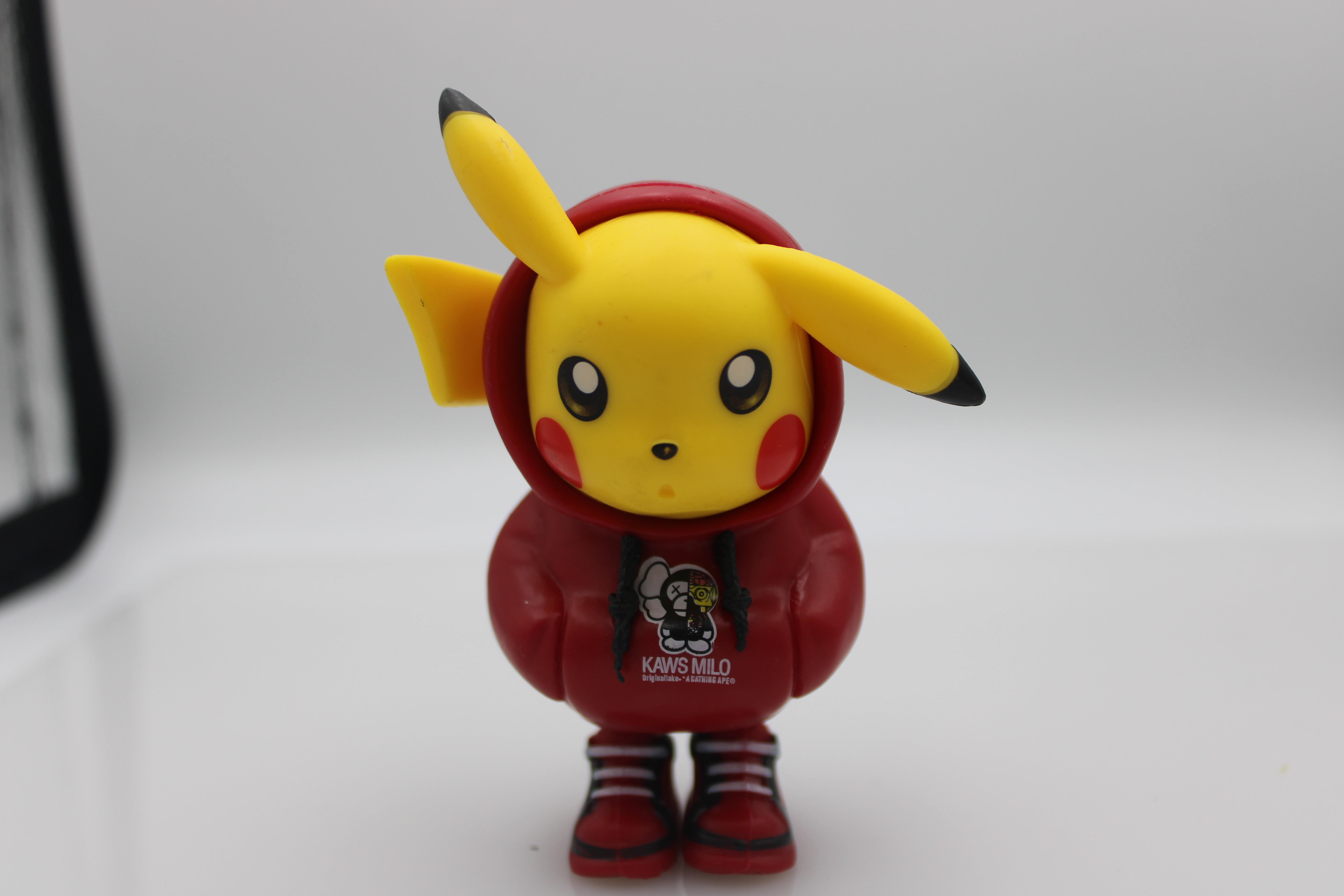 Figurine Pokémon - Pikachu Kaws Milo