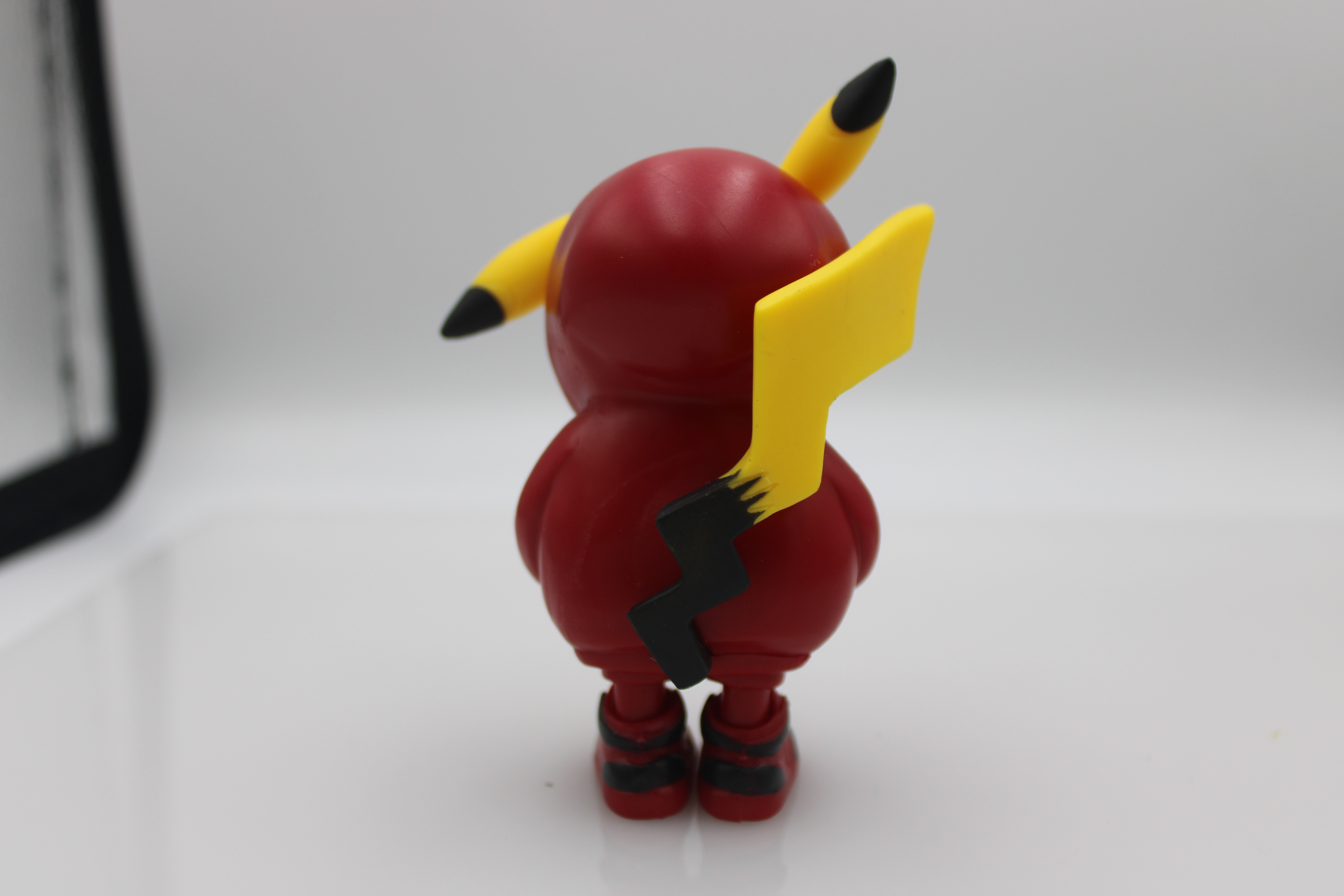 Figurine Pokémon - Pikachu Kaws Milo